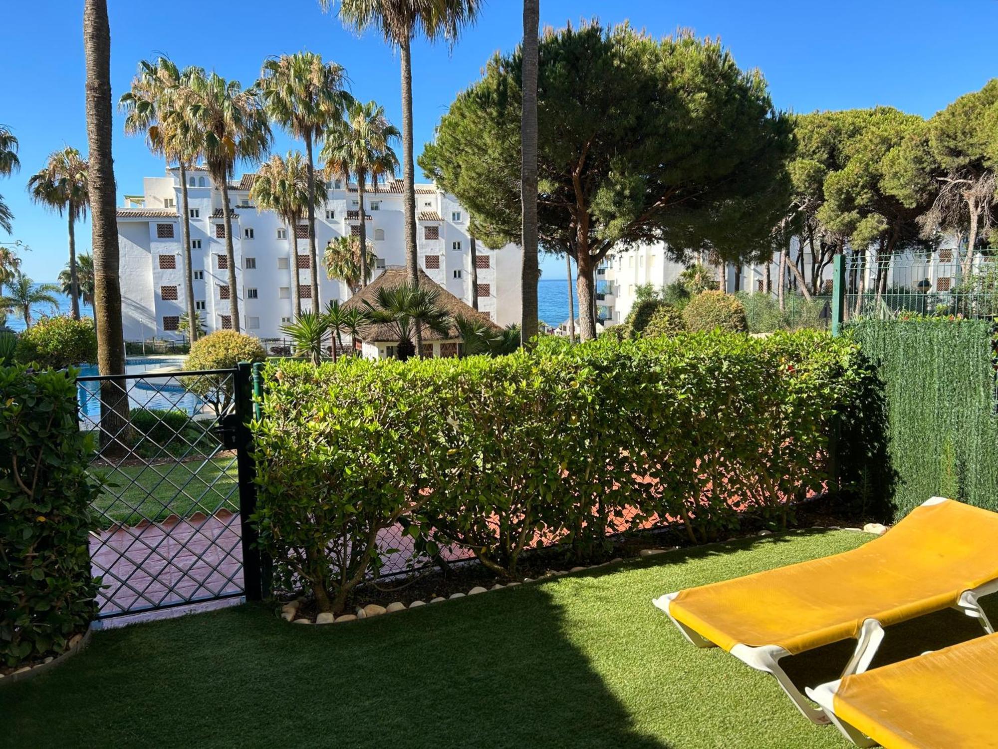 Mi Capricho, Beachfront, Grownfloor, Private Garden & Terrace Sitio de Calahonda Exterior photo