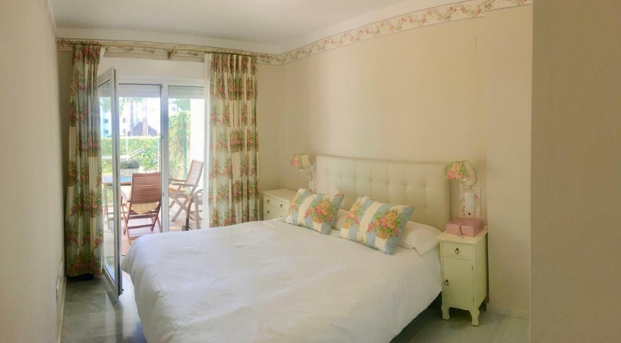 Mi Capricho, Beachfront, Grownfloor, Private Garden & Terrace Sitio de Calahonda Exterior photo